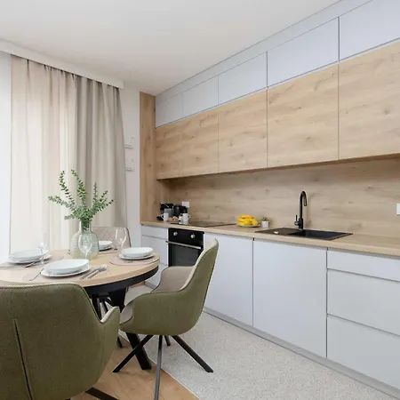 Modern With A Balcony And Parking Near Pge By Renters * Varsóvia