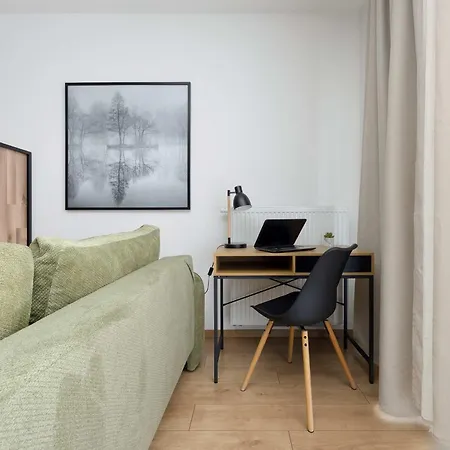 Modern With A Balcony And Parking Near Pge By Renters