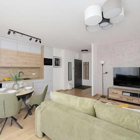 Modern With A Balcony And Parking Near Pge By Renters *