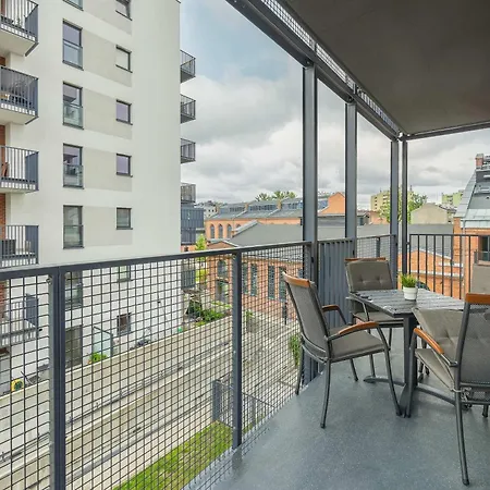 Modern With A Balcony And Parking Near Pge By Renters Apartamento Varsóvia